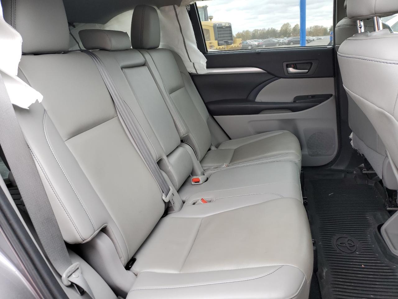 TOYOTA HIGHLANDER SE