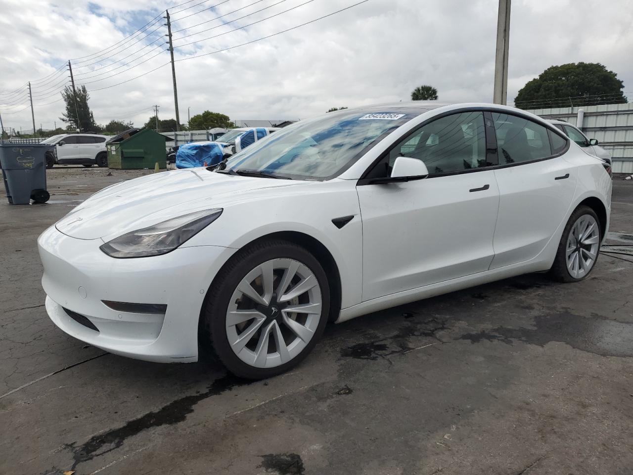 TESLA MODEL 3