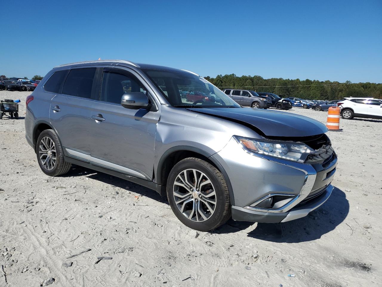 MITSUBISHI OUTLANDER SE