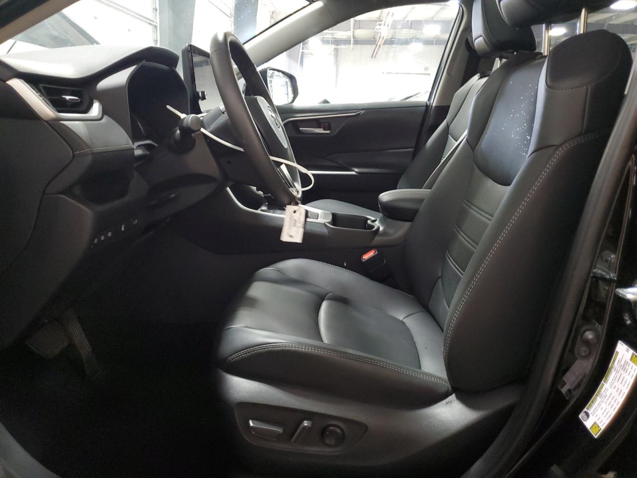 TOYOTA RAV4 XLE PREMIUM