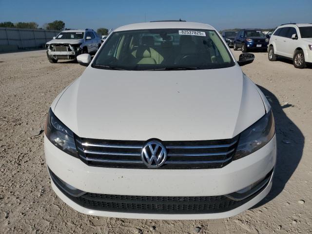 2015 VOLKSWAGEN PASSAT S - 1VWAS7A35FC106772