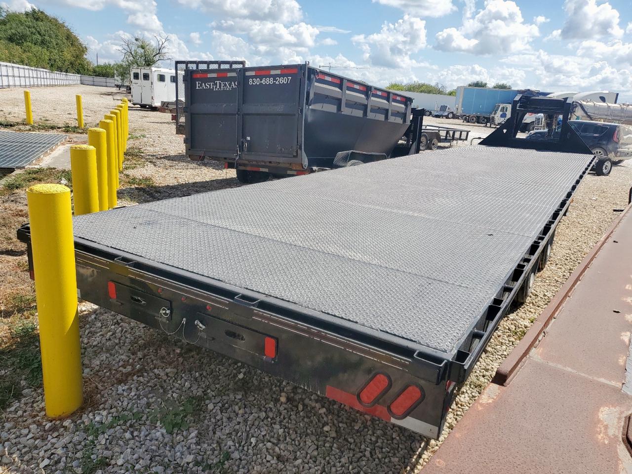 Lot #3268427758 2020 DIAMOND C UNKNOWN