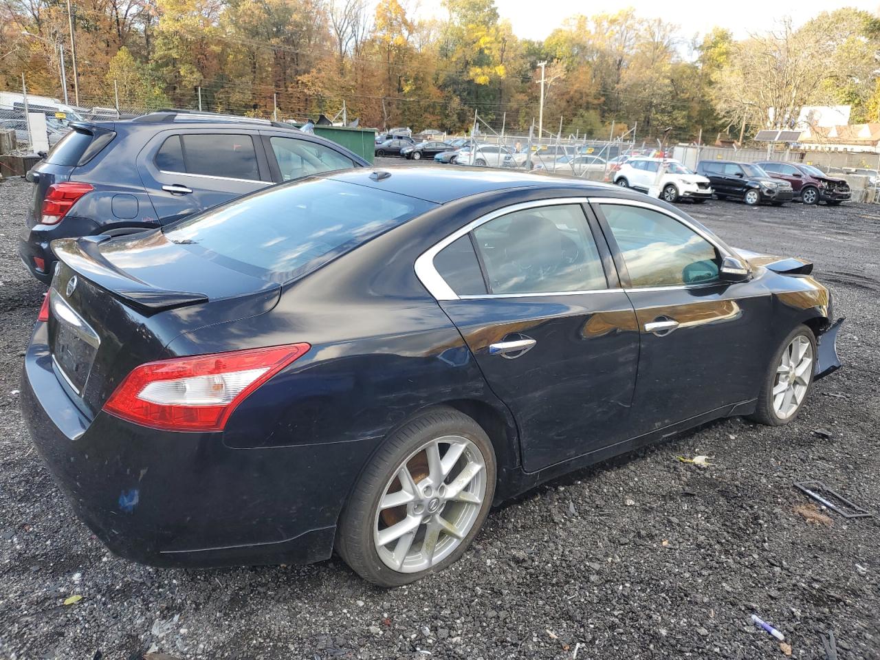 NISSAN MAXIMA S