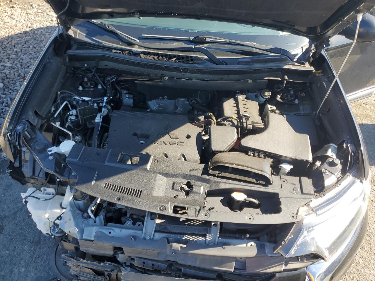 MITSUBISHI OUTLANDER SE