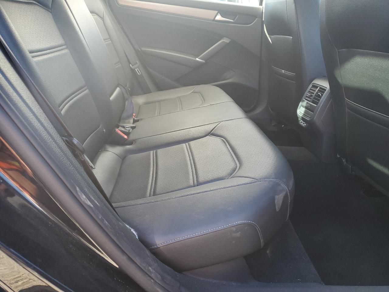 VOLKSWAGEN PASSAT SE