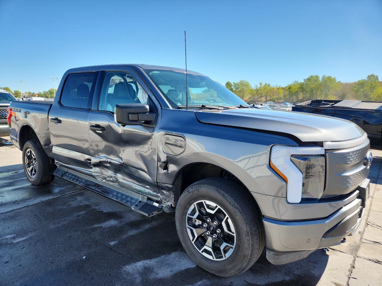 FORD F-150 LIGHTNING PRO