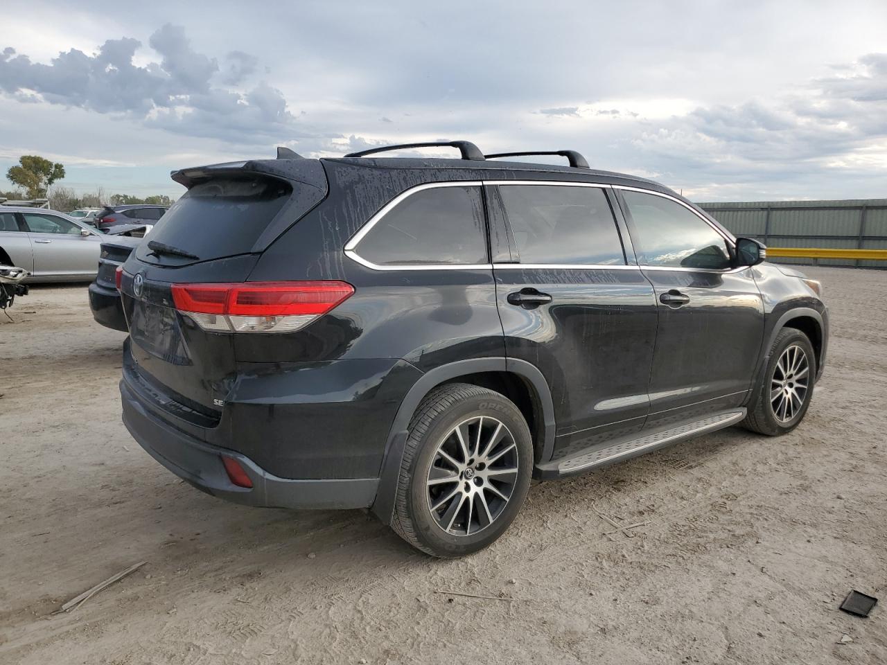 TOYOTA HIGHLANDER SE