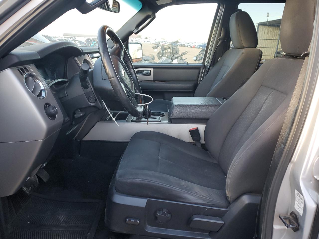 FORD EXPEDITION EL XLT