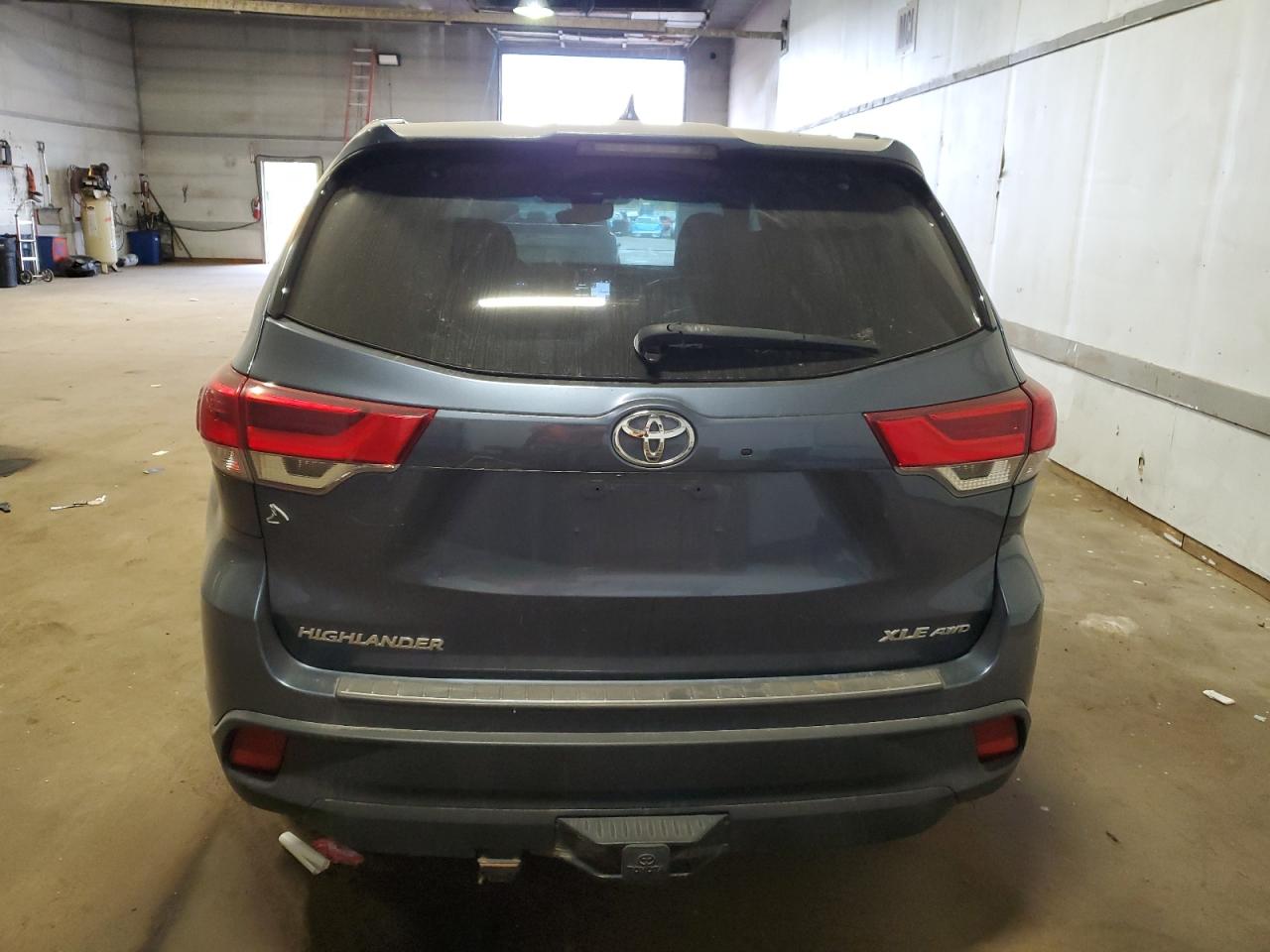TOYOTA HIGHLANDER SE