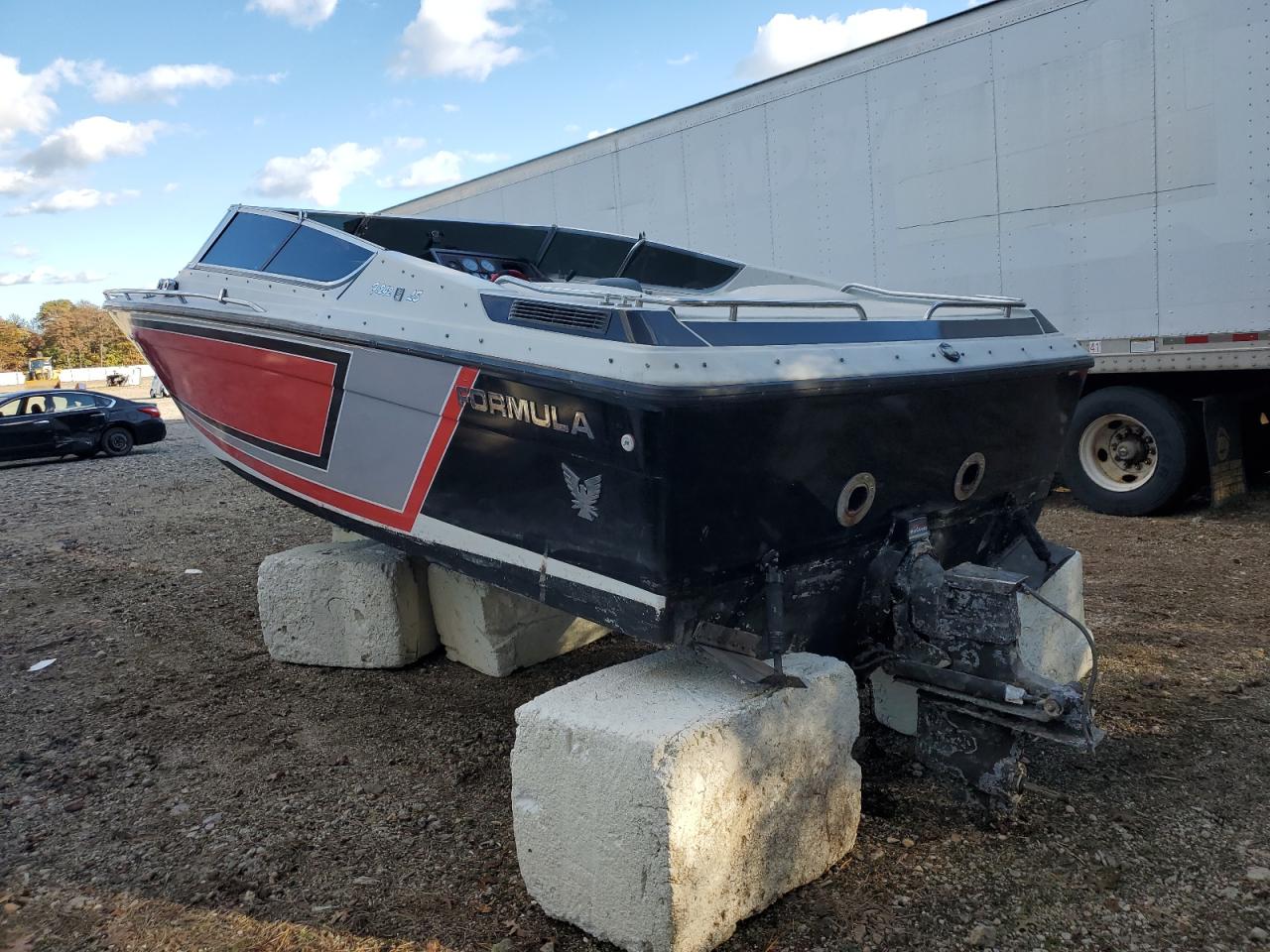 Lot #3276989171 1987 FORMULA BOAT