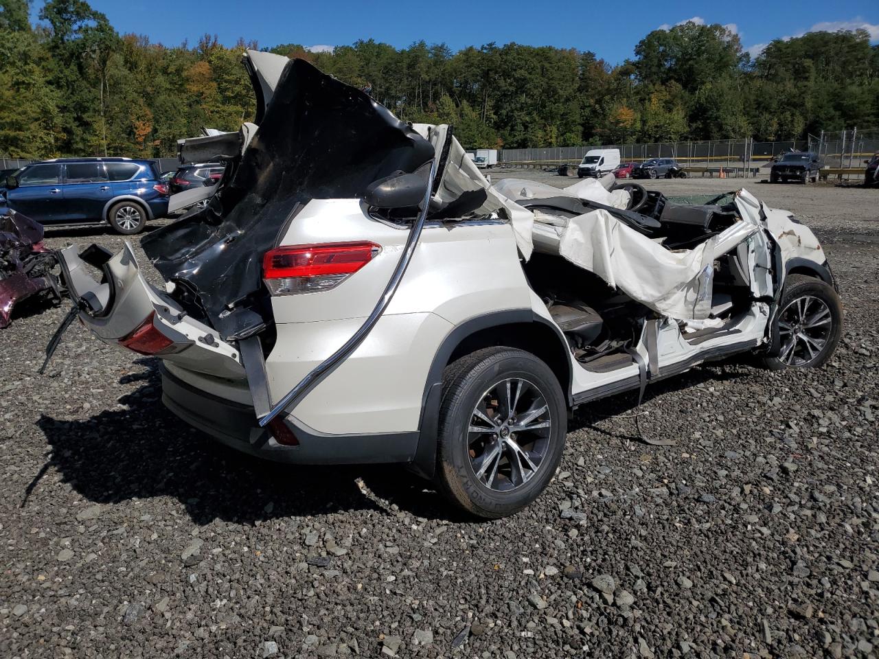 TOYOTA HIGHLANDER LE