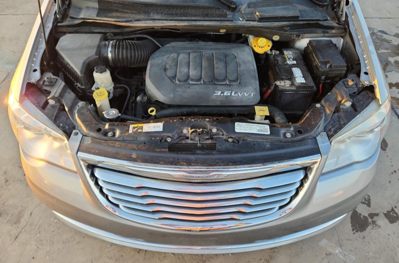 CHRYSLER TOWN & COUNTRY TOURING