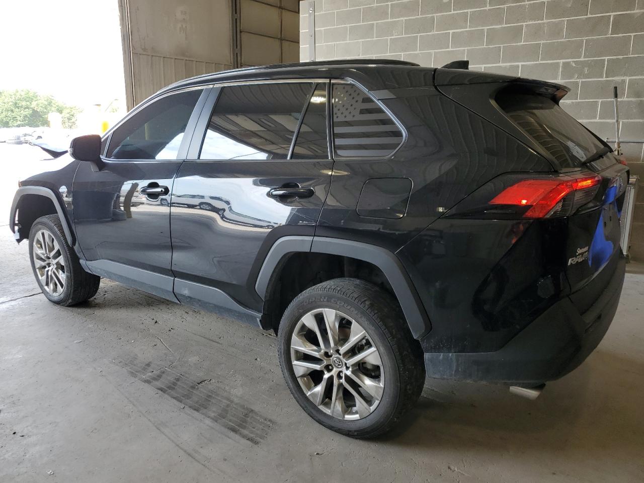 TOYOTA RAV4 XLE PREMIUM