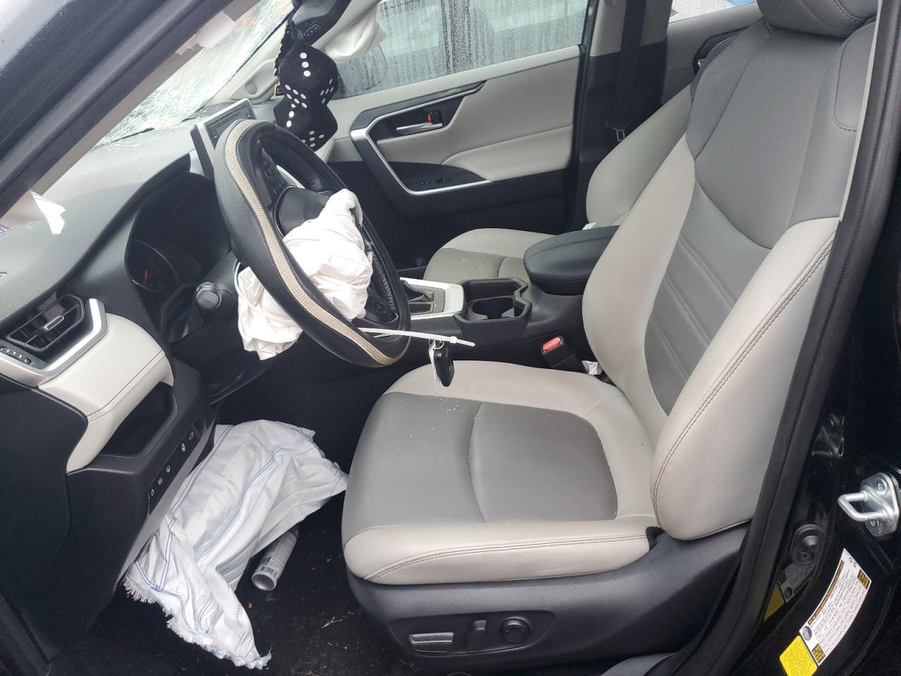 TOYOTA RAV4 XLE PREMIUM