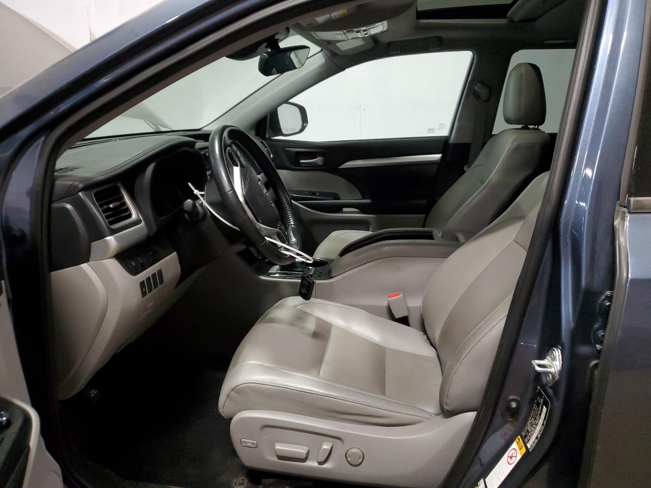 TOYOTA HIGHLANDER SE