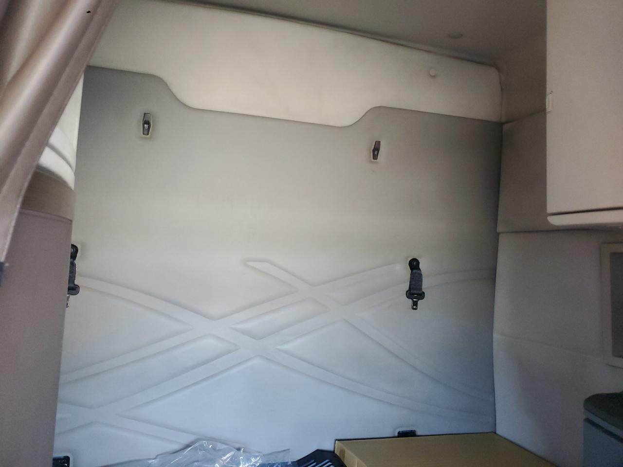 Lot #3264427449 2013 VOLVO VN VNL