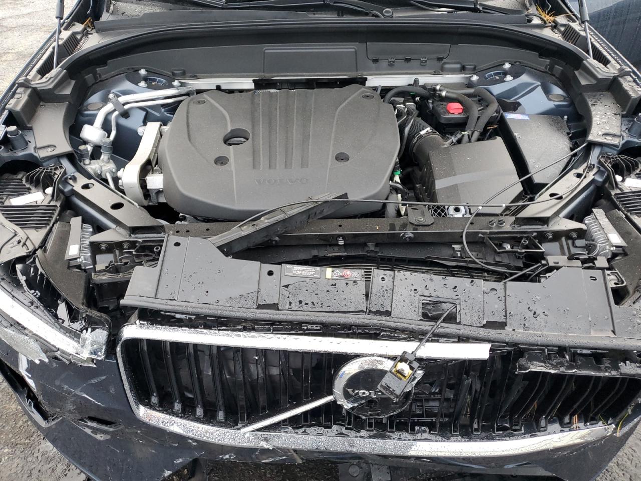 VOLVO XC60 B5 MOMENTUM