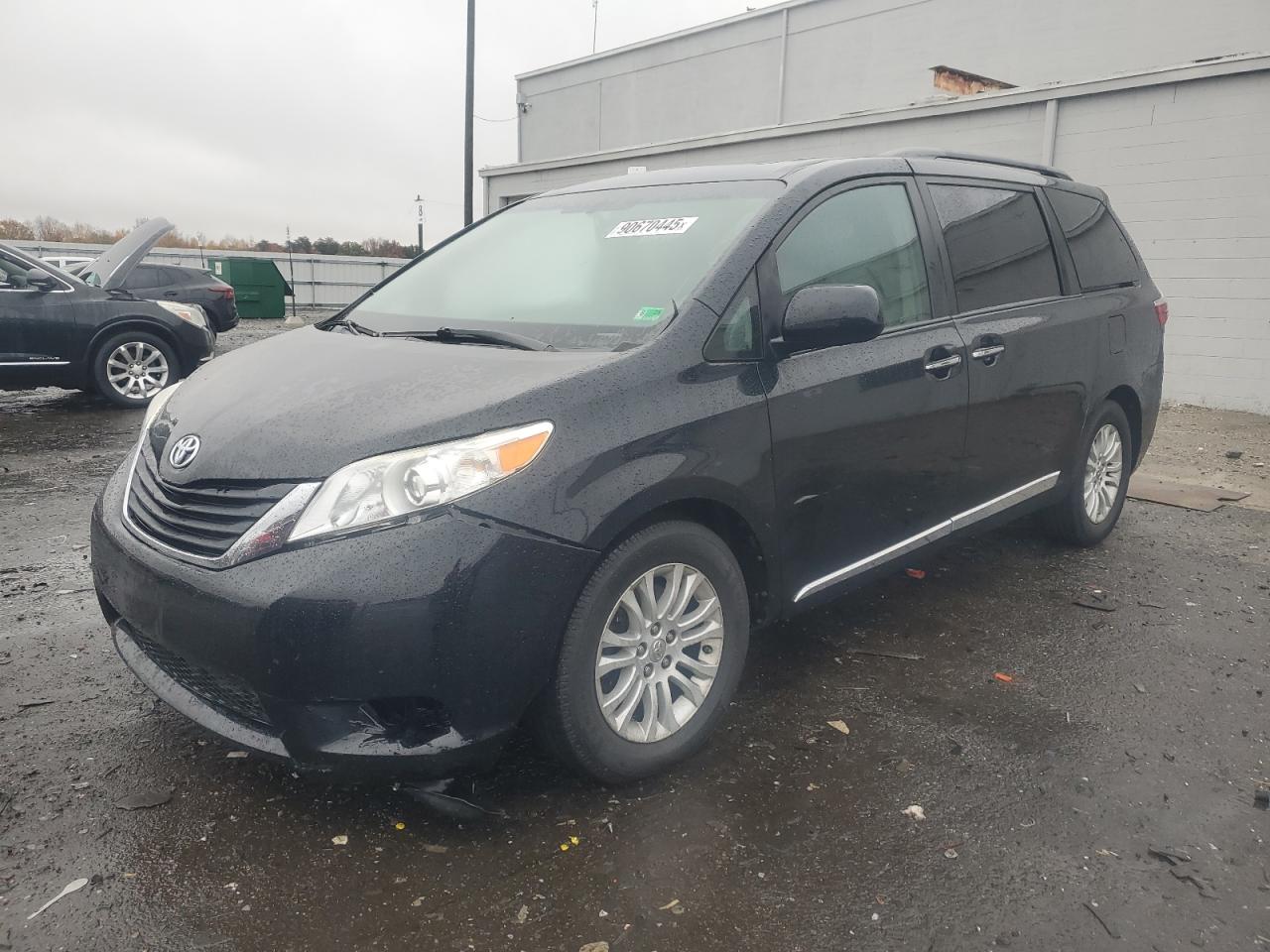 TOYOTA SIENNA XLE