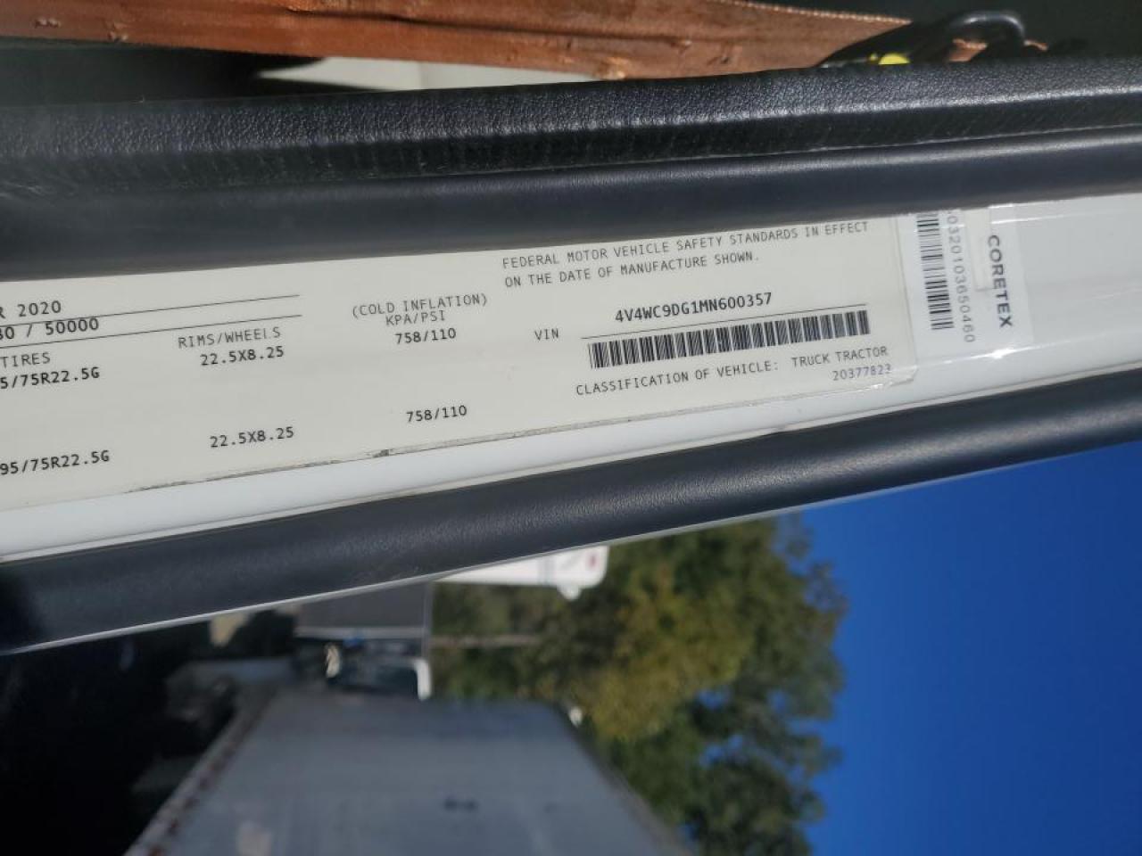 Lot #3275436710 2021 VOLVO VNR