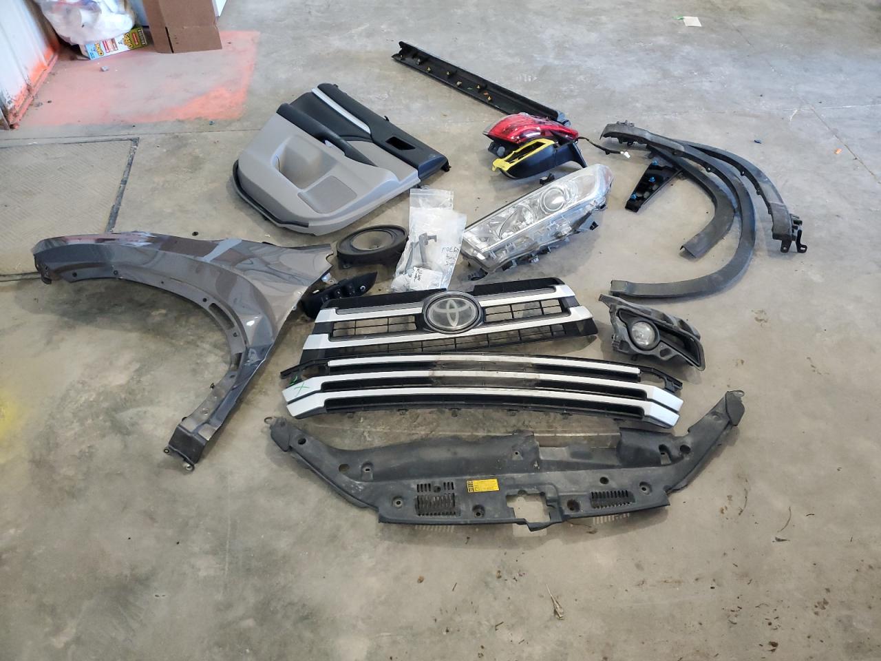 TOYOTA HIGHLANDER SE