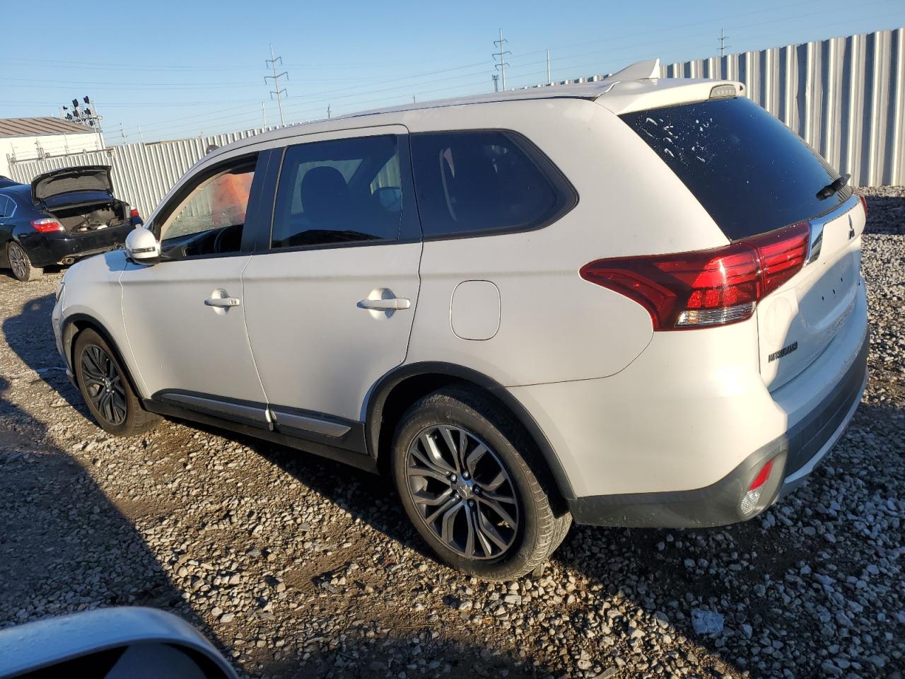 MITSUBISHI OUTLANDER SE