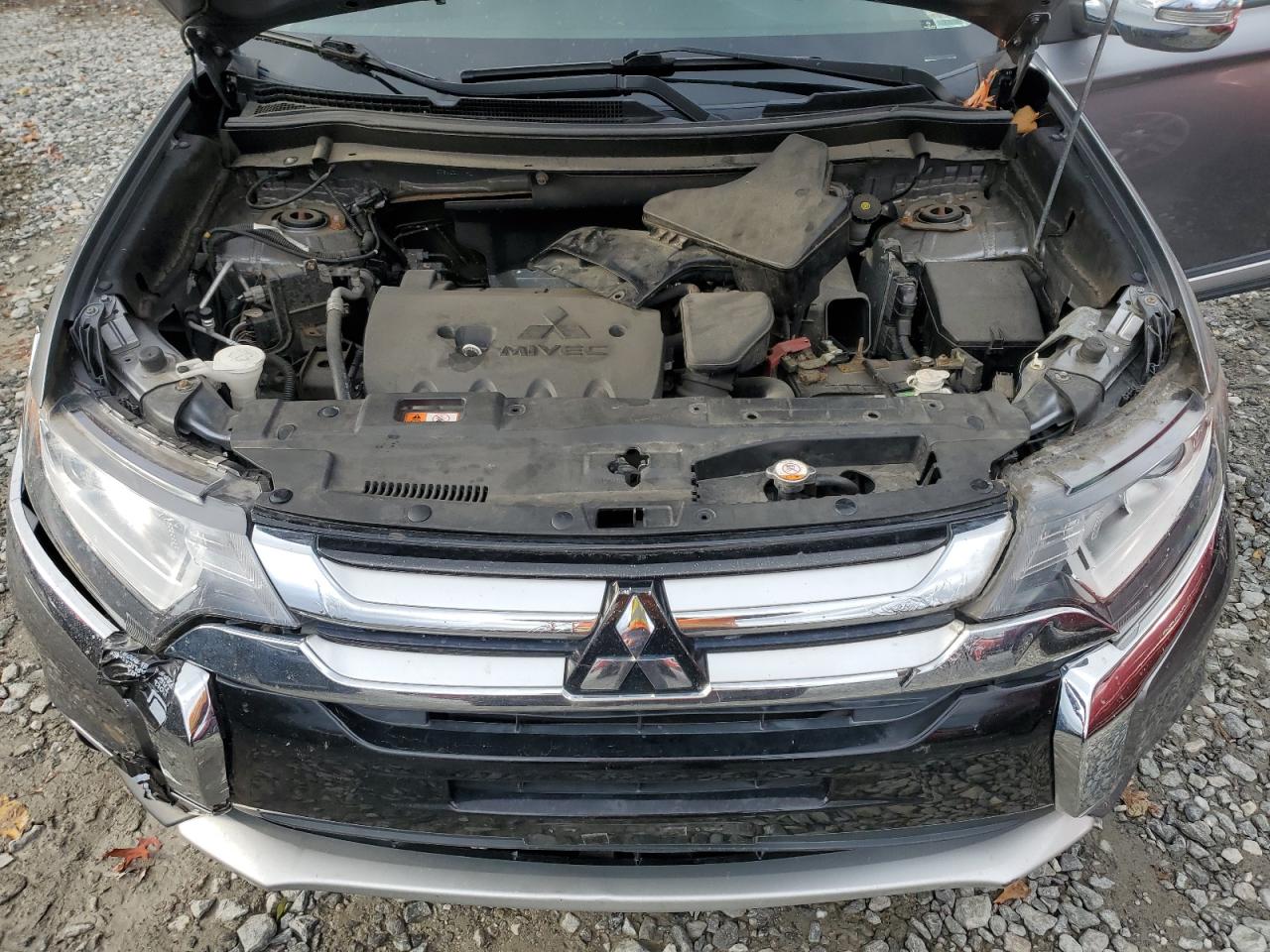 MITSUBISHI OUTLANDER SE