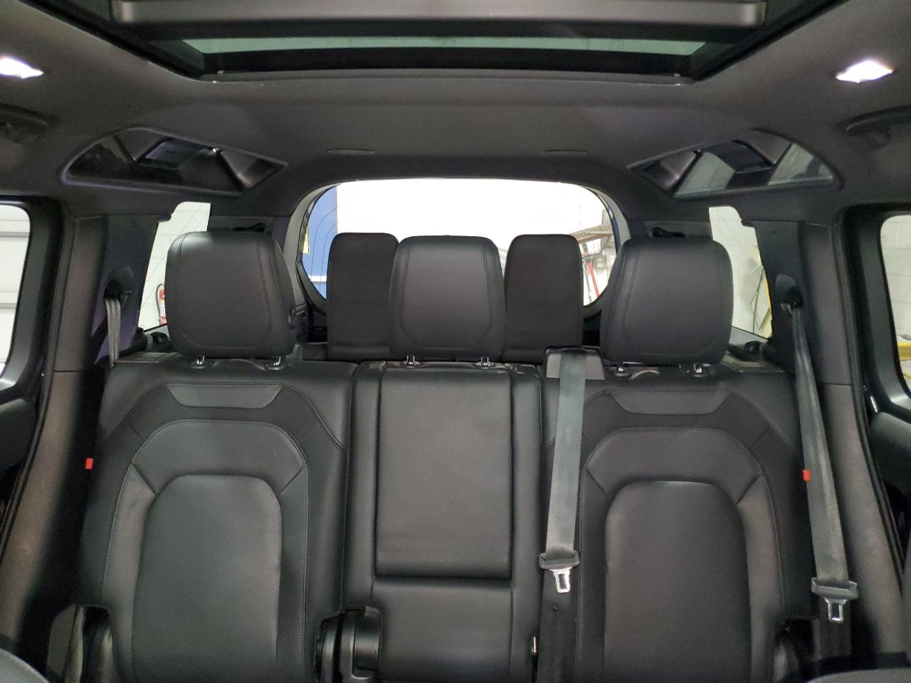 LAND ROVER DEFENDER 110 X-DYNAMIC SE