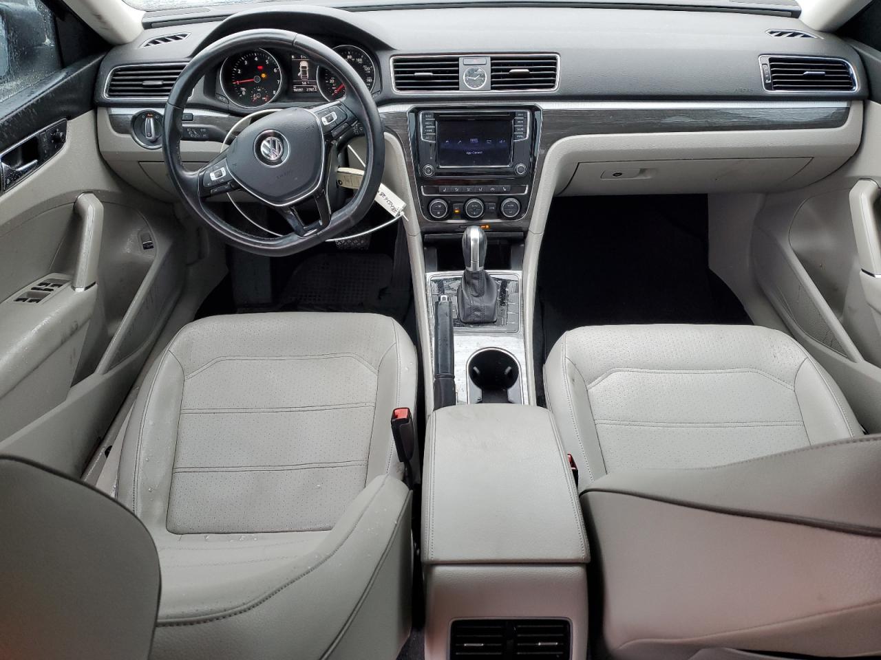 VOLKSWAGEN PASSAT SE