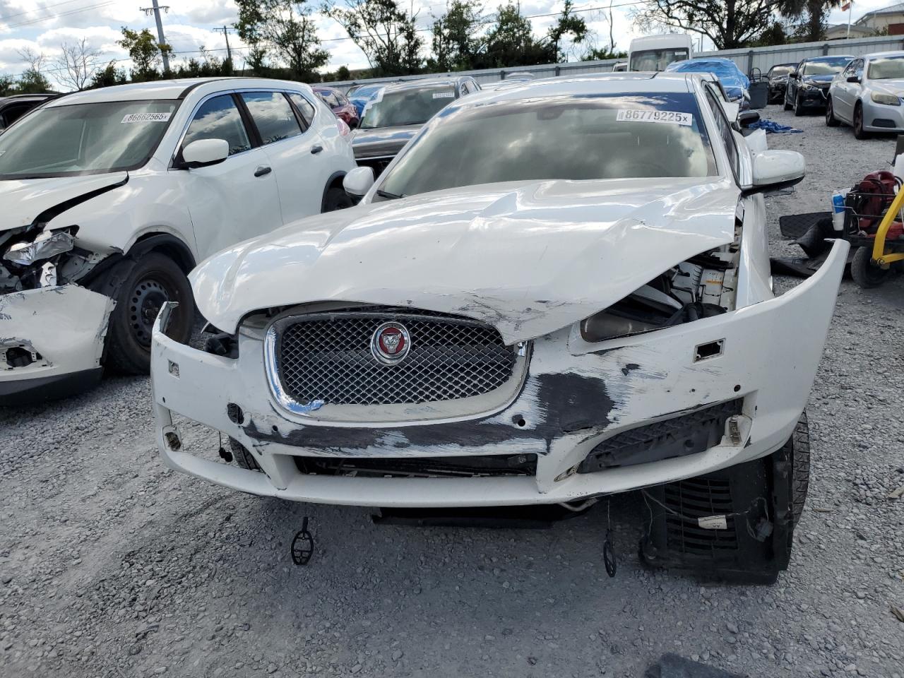 JAGUAR XF 2.0T PREMIUM