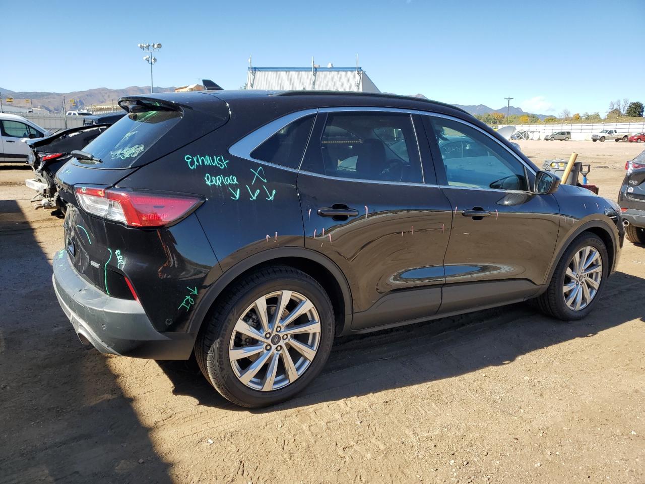 FORD ESCAPE TITANIUM