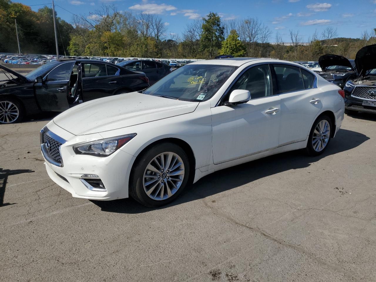 INFINITI Q50 LUXE