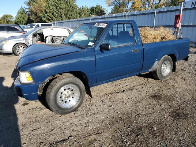 Global Auto Auctions: 1990 TOYOTA PICKUP 1/2