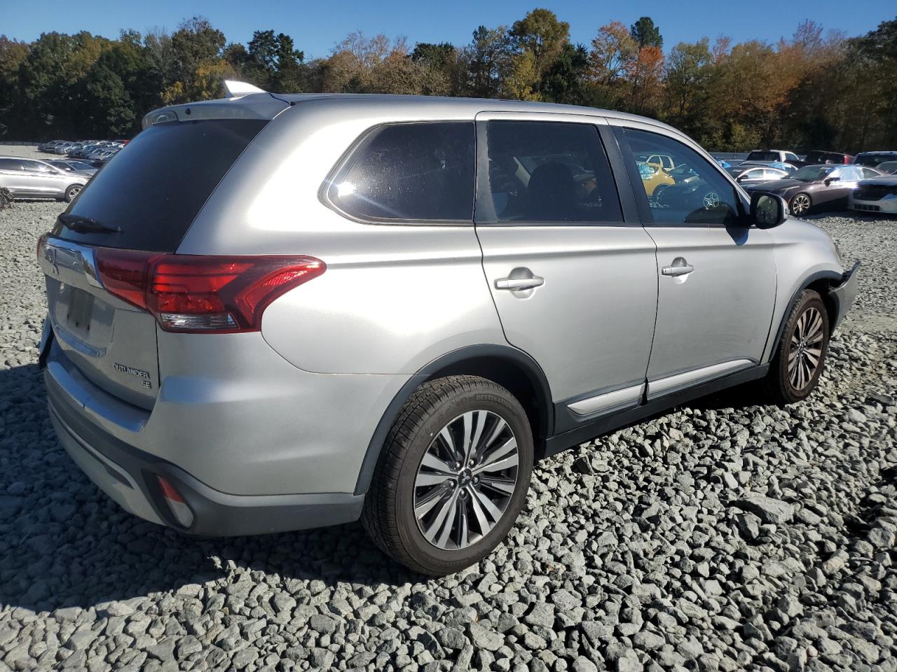 MITSUBISHI OUTLANDER SE