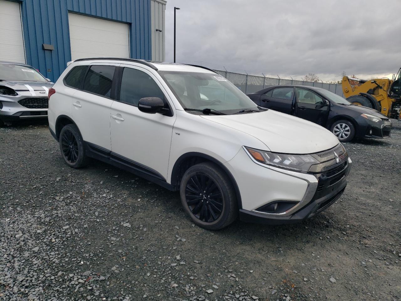 MITSUBISHI OUTLANDER SE
