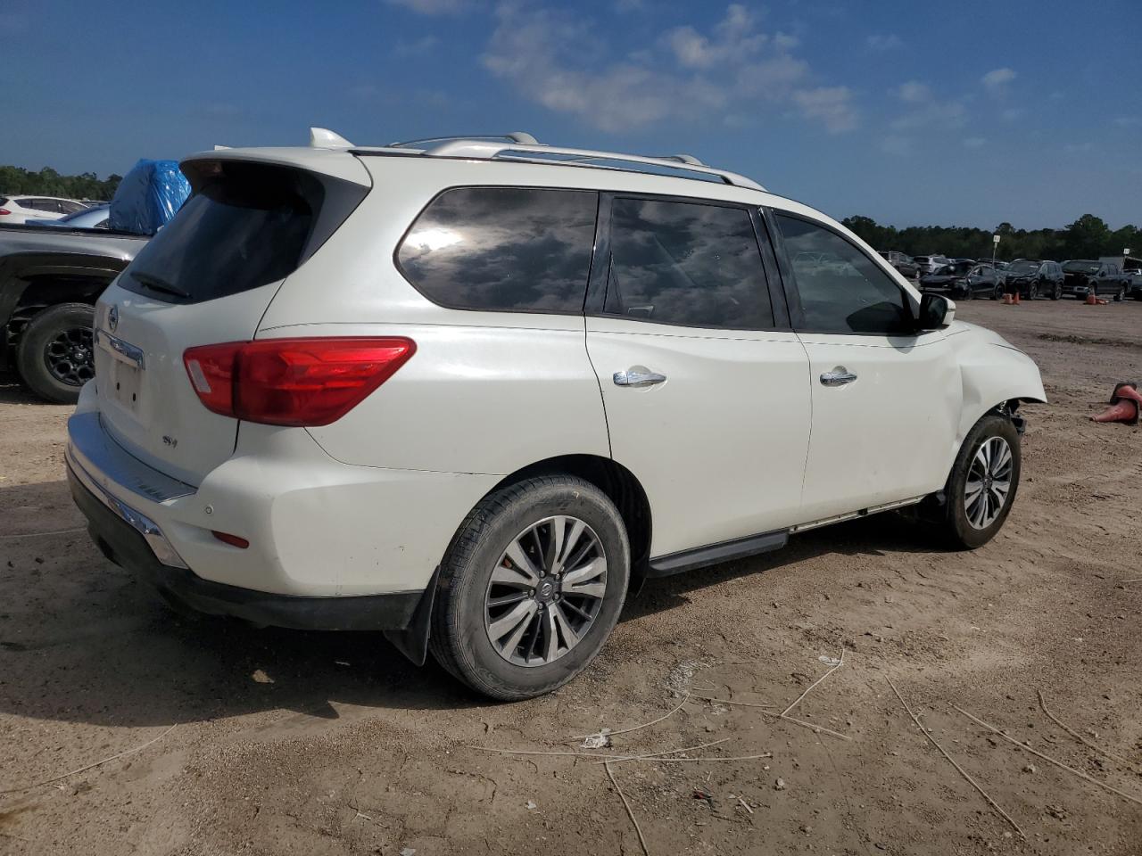 NISSAN PATHFINDER SV