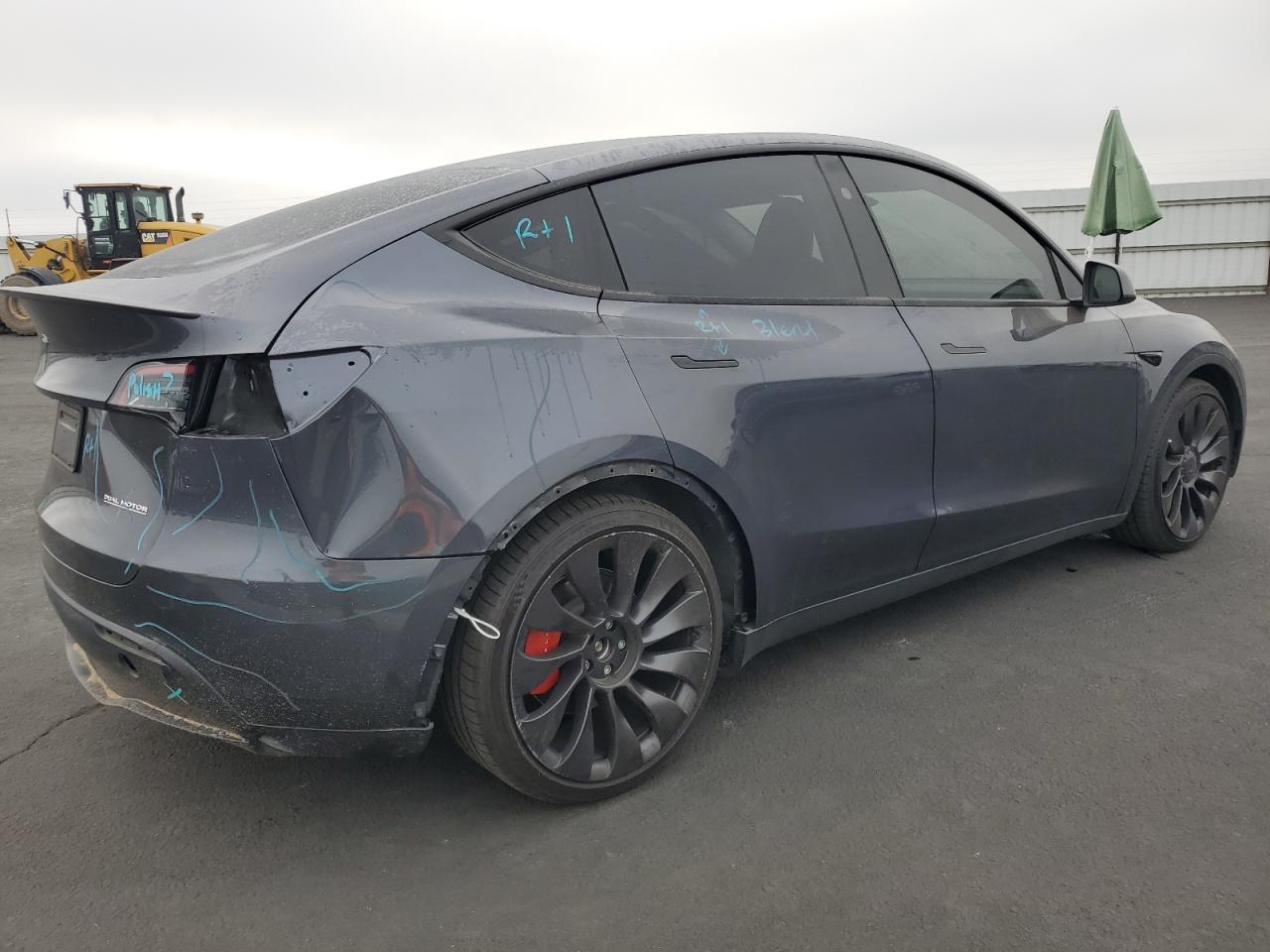 TESLA MODEL Y