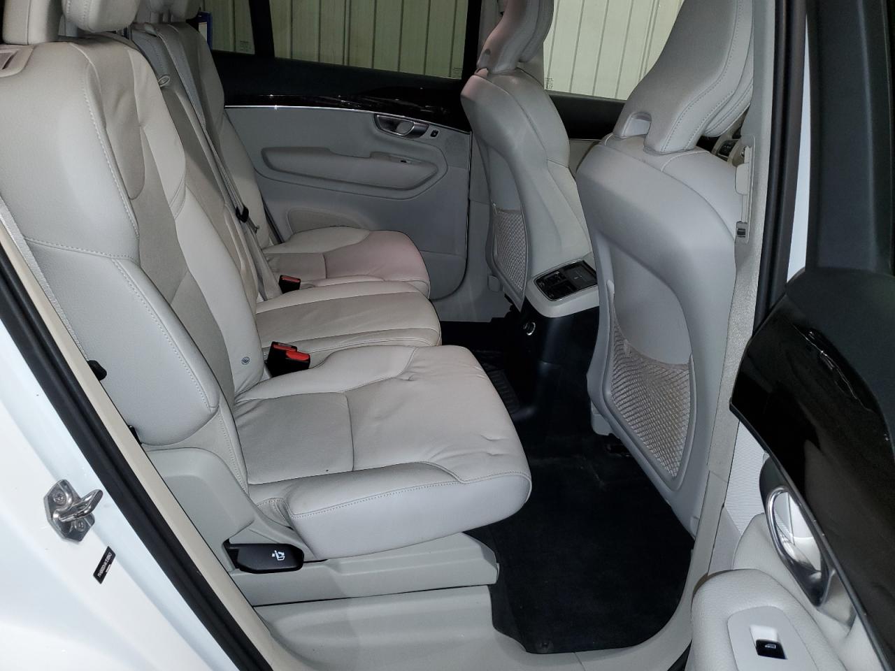 VOLVO XC90 T8 MOMENTUM