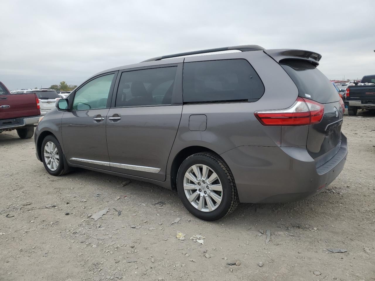 TOYOTA SIENNA XLE