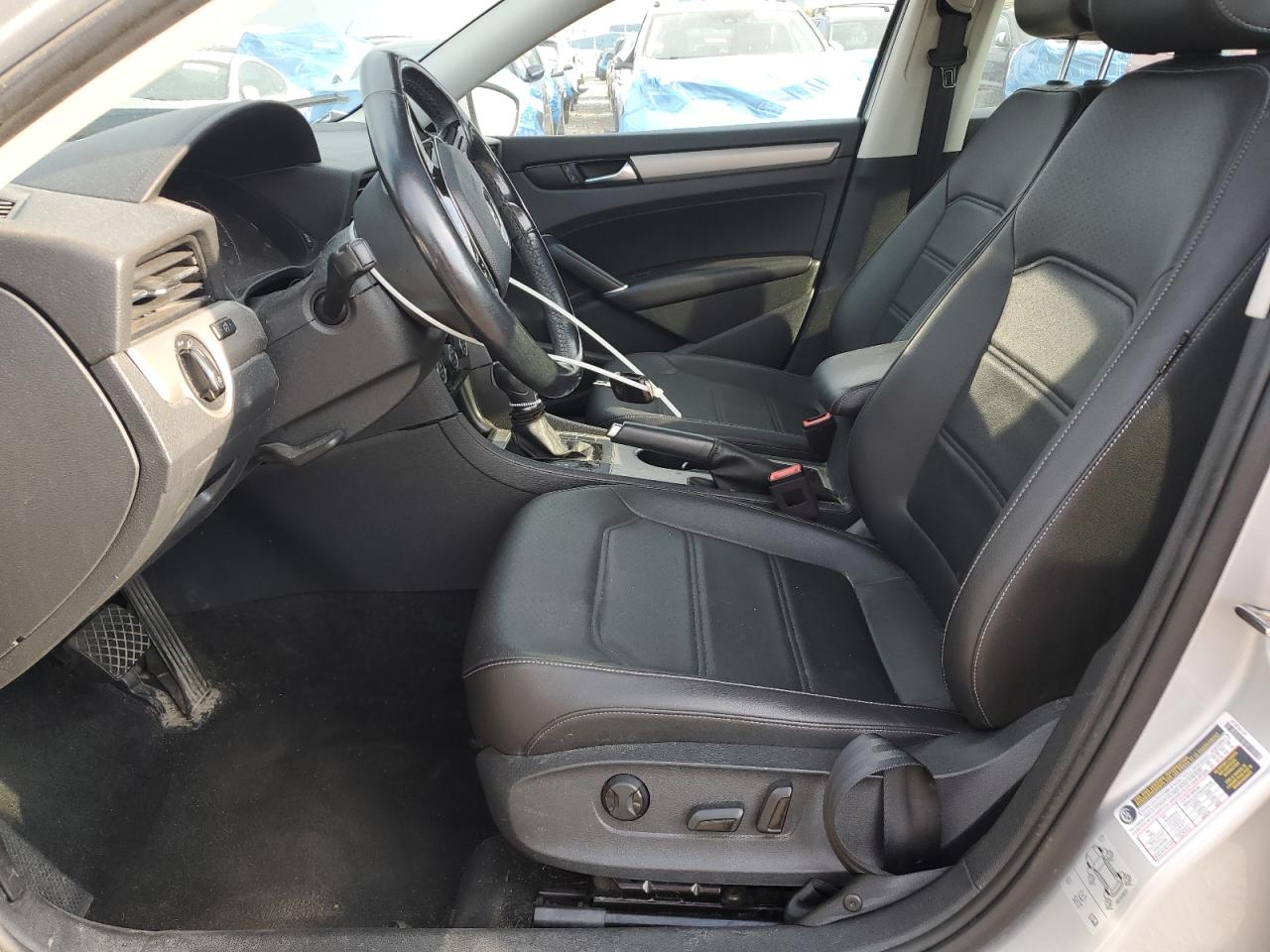 VOLKSWAGEN PASSAT SE