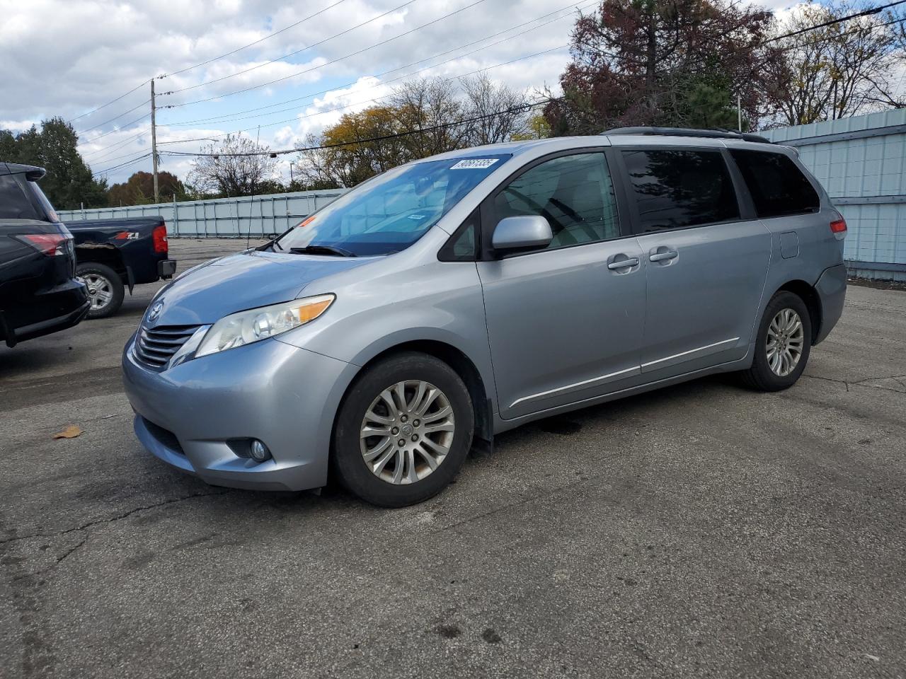 TOYOTA SIENNA XLE