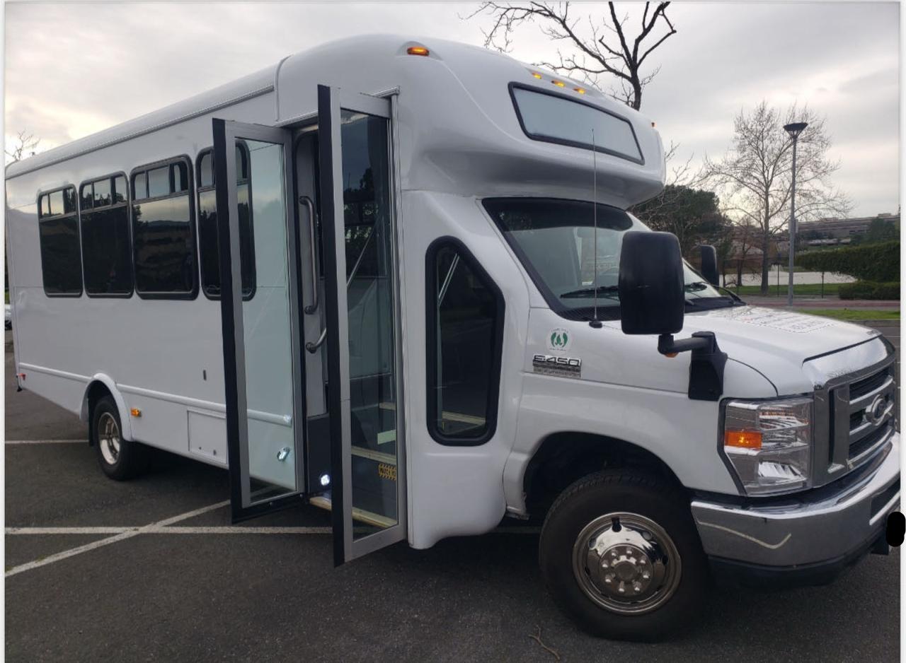 FORD ECONOLINE E450 SUPER DUTY CUTAWAY VAN