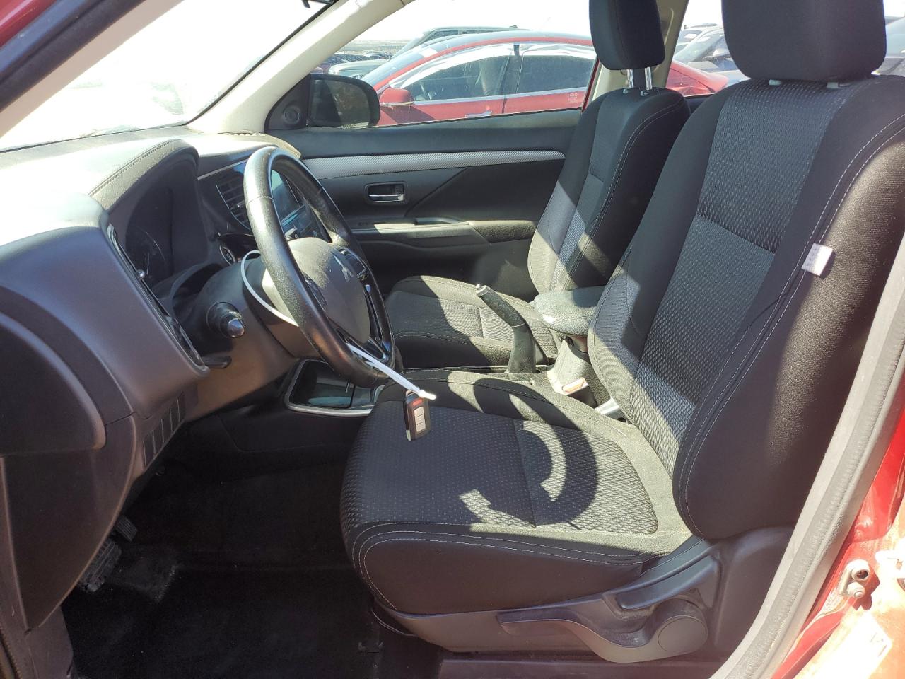 MITSUBISHI OUTLANDER SE