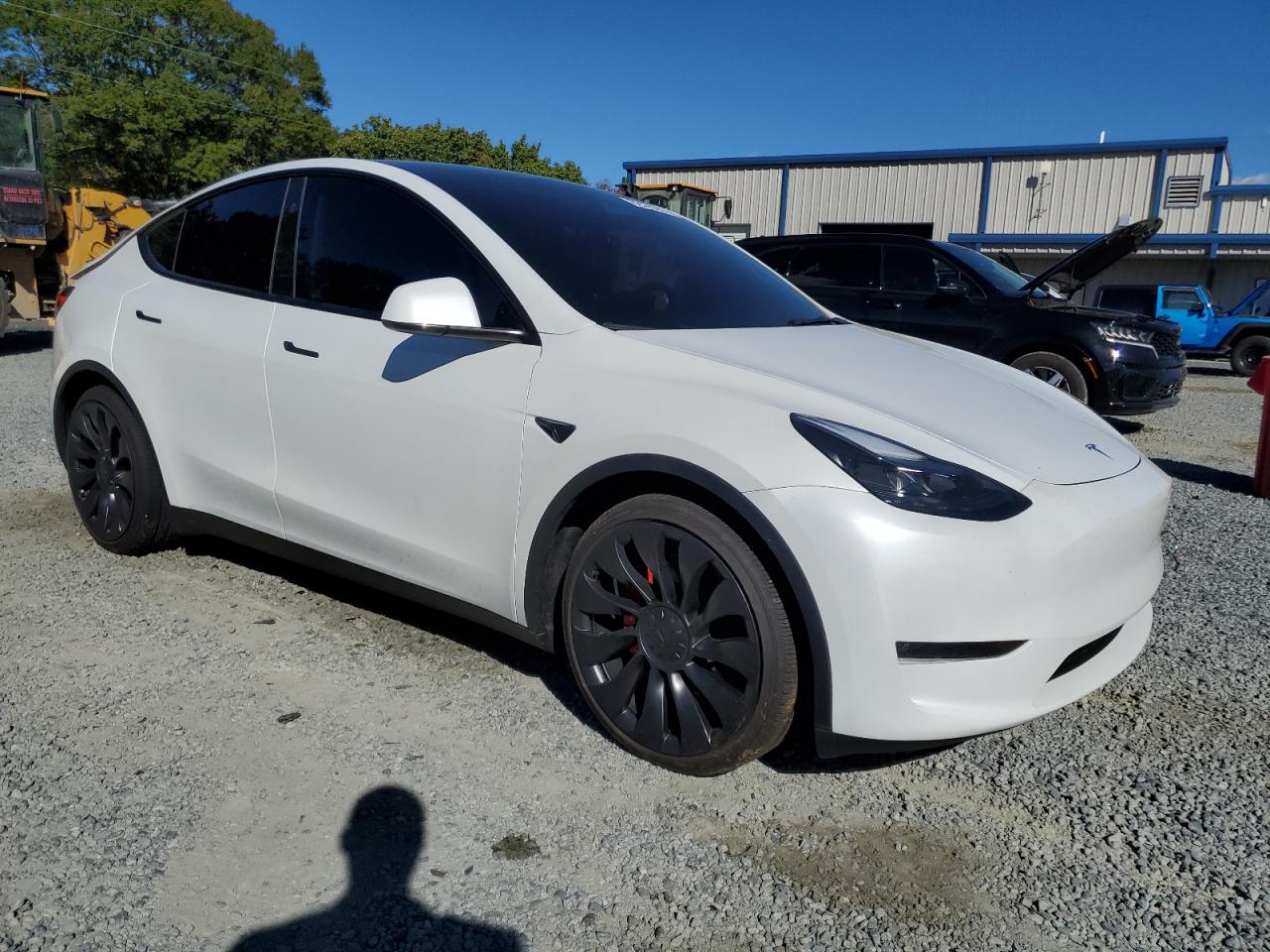 TESLA MODEL Y