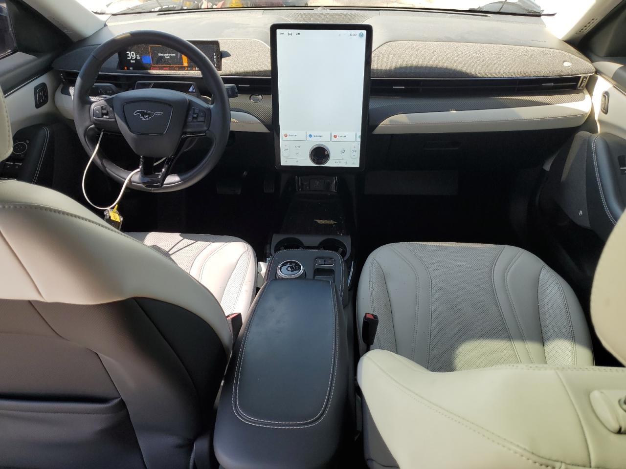 FORD MUSTANG PREMIUM