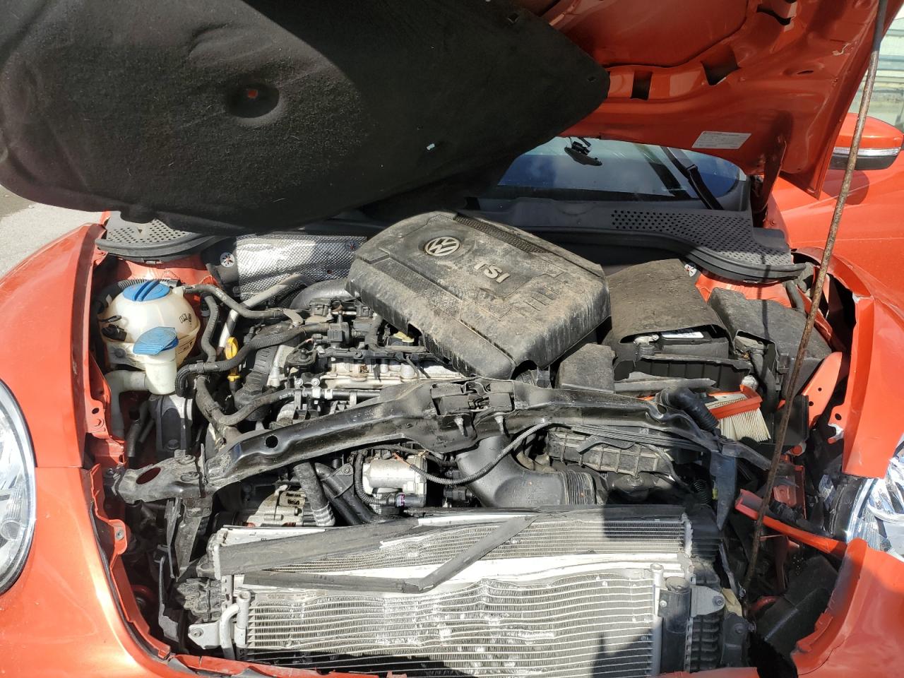 VOLKSWAGEN BEETLE SE