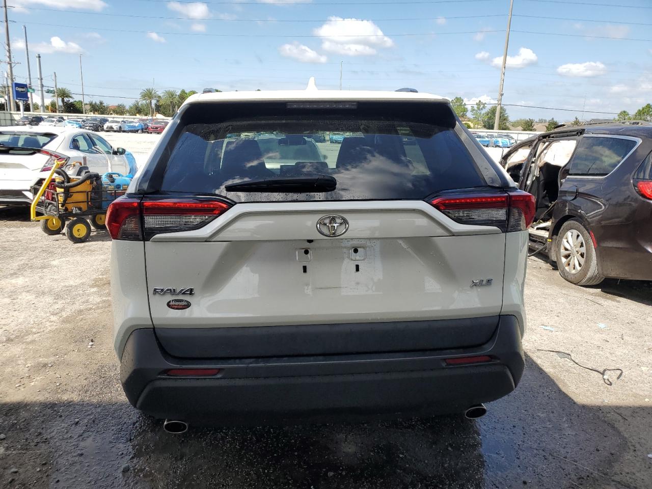 TOYOTA RAV4 XLE PREMIUM