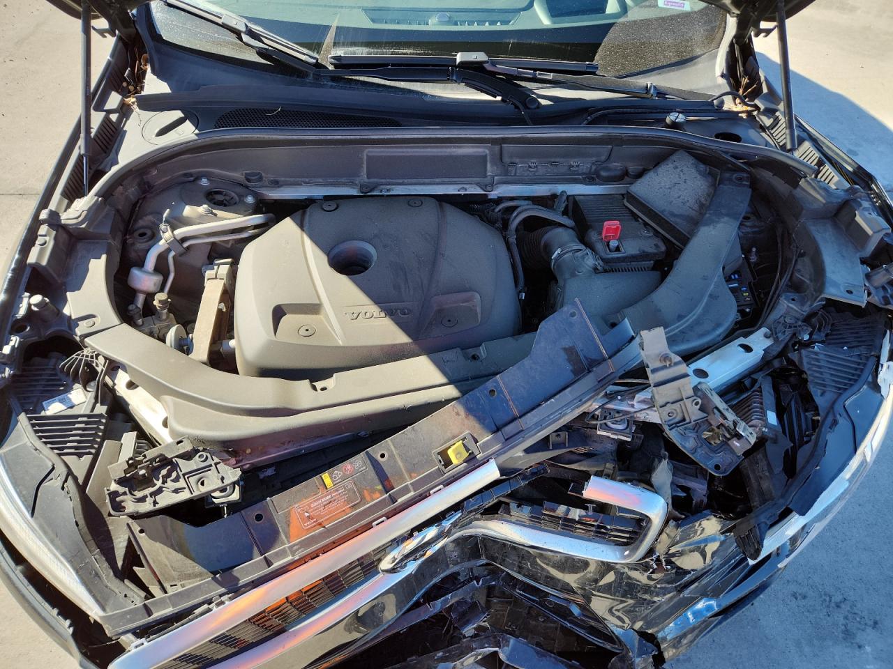 VOLVO XC60 T5 R-DESIGN