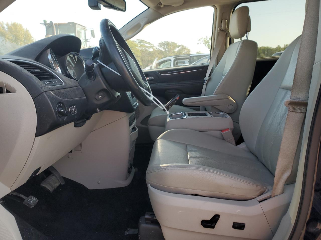 CHRYSLER TOWN & COUNTRY TOURING L