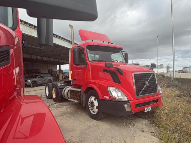 Global Auto Auctions: 2013 VOLVO VN VNL