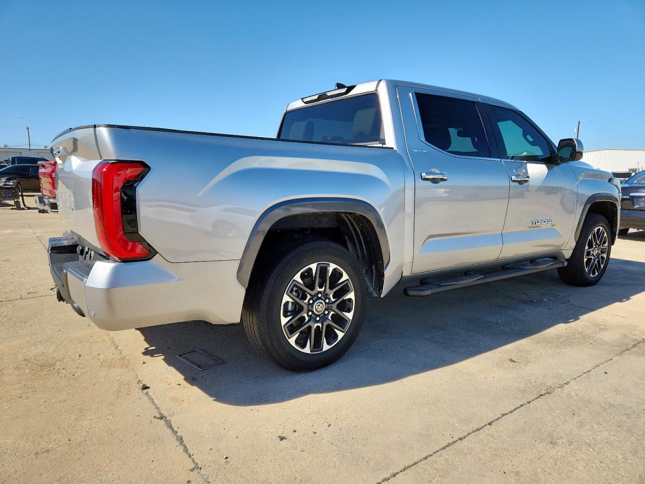 TOYOTA TUNDRA CREWMAX LIMITED